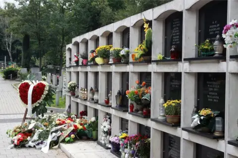 Ile kosztuje piwnica na cmentarzu? Ceny, które mogą zaskoczyć