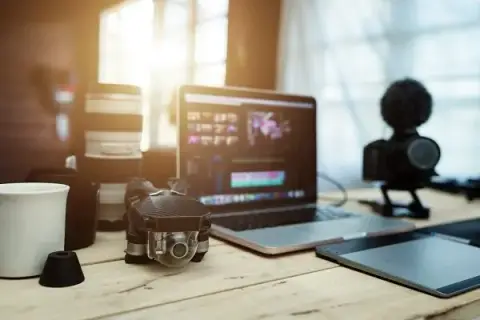 Jak użyć laptopa jako monitor HDMI i uniknąć problemów z połączeniem