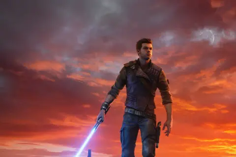 Cal Kestis, bohater Jedi Survivor PS4, stoi na tle dramatycznego, pomarańczowego nieba, trzymając zapalony miecz świetlny.