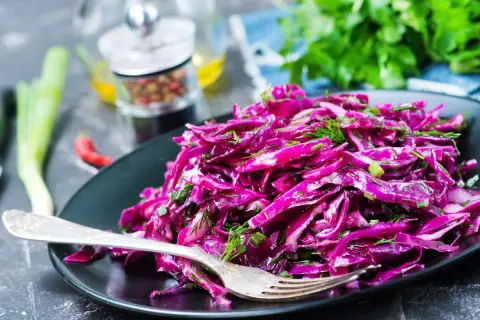 Salade de Chou Rouge : Recettes, Astuces & Bienfaits Faciles