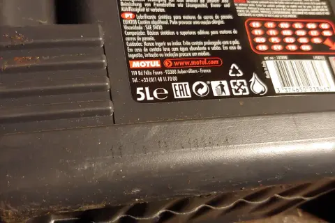 Motul 10W40 5L: Jak rozpoznać oryginał? Poradnik eksperta