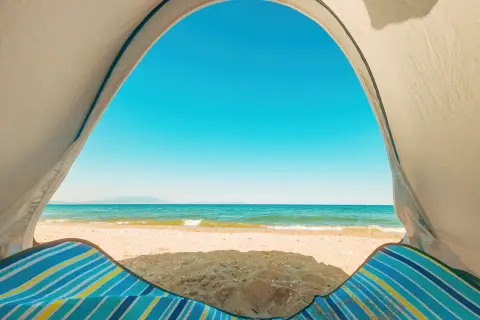 Jak złożyć namiot plażowy - prosta instrukcja krok po kroku