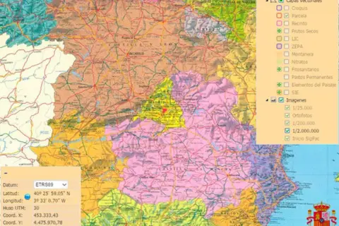 Mapa digital de España con capas de información. Para saber si un camino es público, se consultan las capas vectoriales y de imágenes.