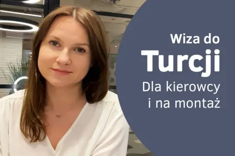 Kobieta w białej bluzce na tle napisu "Wiza do Turcji".
