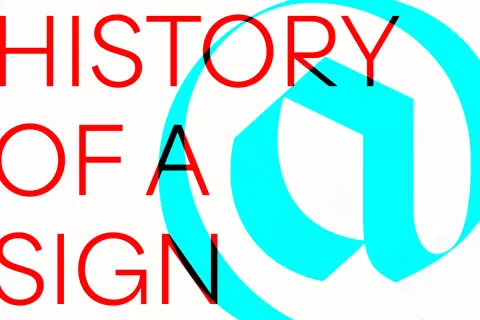 Czerwony napis "HISTORY OF A SIGN" na tle niebieskiego symbolu @.