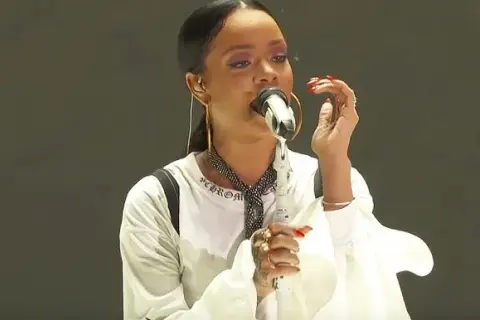 Gdzie znaleźć partyturę do blue rihanna? Odkryj, co możesz zagrać