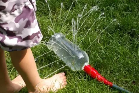 Domowy zraszacz: zrób sam tanio i ekologicznie!