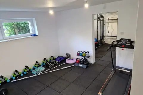 Siłownie Nowa Dęba: Przewodnik po klubach fitness i treningach