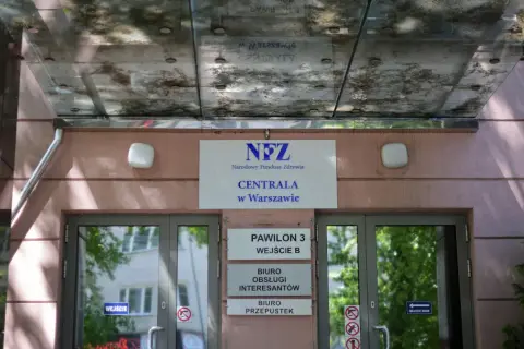 Centrala NFZ w Warszawie. Informacje o nowe zasady wyjazdu do sanatorium na NFZ znajdziesz w Biurze Obsługi Interesantów.