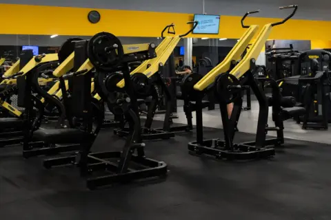 Siłownia Konstantynów Łódzki: CSiR vs Just Gym - Którą wybrać?
