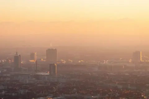 Jak powstaje smog? Zrozumienie przyczyn i skutków zanieczyszczeń