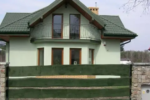 Jaki kolor elewacji do zielonego dachu? Odkryj najlepsze opcje!