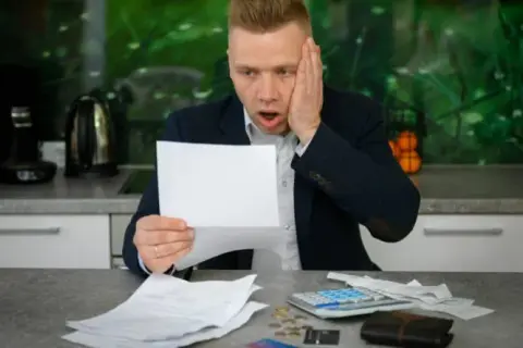 Czy windykacja może oddać sprawę do komornika? Sprawdź, co musisz wiedzieć