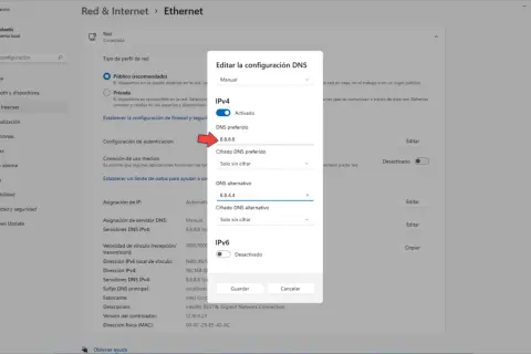 Ventana de Windows 11 para cambiar DNS. Se muestra la configuración manual de DNS IPv4 con 8.8.8.8 como preferido.