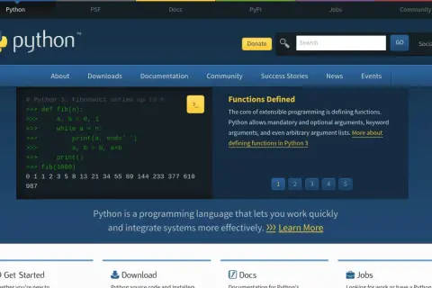 Code Python affichant la série de Fibonacci. Le site web Python met en avant les fonctions et leur définition.
