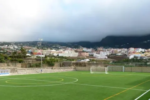 ¿Jugar en el Antonio Yeoward? Guía del Campo, Alquiler y UD Longuera