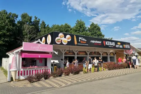 Gdzie zjeść w Wiciu? Odkryj najlepsze lokale gastronomiczne