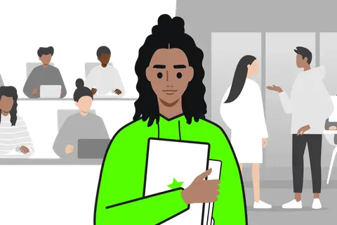 Ein junger Mensch mit Aktenordnern im Vordergrund, im Hintergrund Studierende im Hörsaal. Perfekt für den **iu studienstart**.