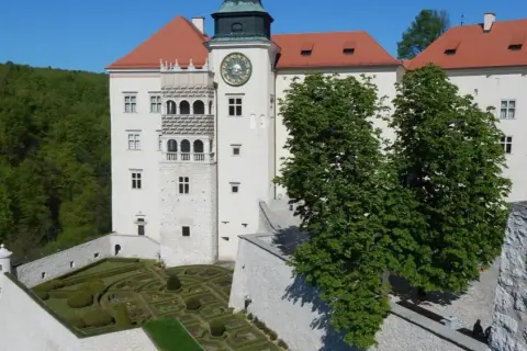 Skała atrakcje: odkryj najpiękniejsze miejsca w Pieskowej Skale