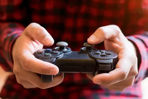 Jak podłączyć pada do PC bez problemów - proste kroki i porady