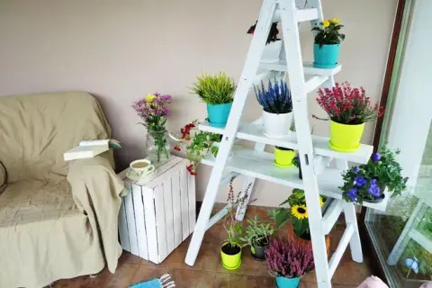 Kwietnik-drabinka DIY: Zbuduj go sam za 150 zł! Poradnik krok po kroku