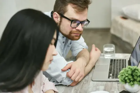 Czy Plus Bank widzi chwilówki? Sprawdź, co może wpłynąć na kredyt.