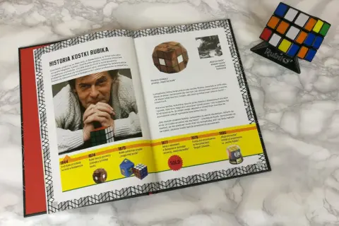 Historia Kostki Rubika: Erno Rubik i jego wynalazek. Dowiedz się, jak ułożyć kostkę Rubika, poznając jej historię i ewolucję.