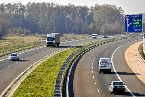 Autolaweta na autostradzie: 140 czy 80 km/h? Sprawdź zanim ruszysz
