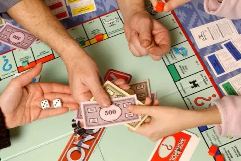 Kiedy można kupić dom w Monopoly? Odkryj zasady i triki gry