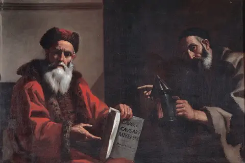Dwóch mężczyzn, jeden z białą brodą, trzyma księgę z napisem "CAVSA CAVSARVM MISERERE". Drugi wskazuje na przyrząd, symbol racjonalizmu.