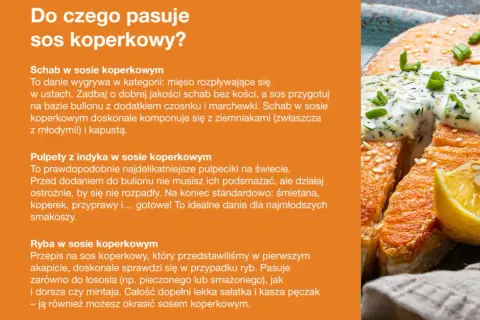Kawałek pieczonego łososia polany kremowym sosem koperkowym, udekorowany szczypiorkiem i cytryną.