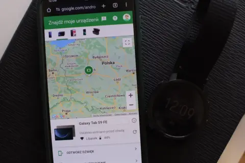 Aplikacja "Znajdź moje urządzenie" pokazuje mapę Polski z lokalizacją telefonu. Pomaga to w sytuacji, gdy nie wiesz, jak znaleźć telefon.