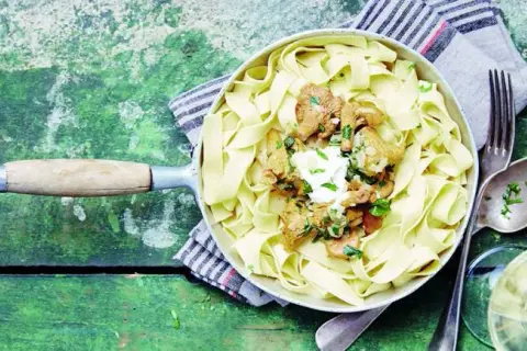 Réussir vos pâtes aux girolles : astuces et recette de chef