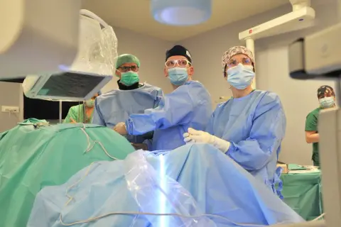 Neurochirurg: Jak najszybciej umówić wizytę? NFZ, prywatnie, online