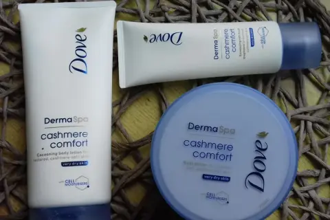 Zestaw Dove Derma Spa Cashmere Comfort: balsam do ciała, krem do rąk i masło do ciała dla bardzo suchej skóry.