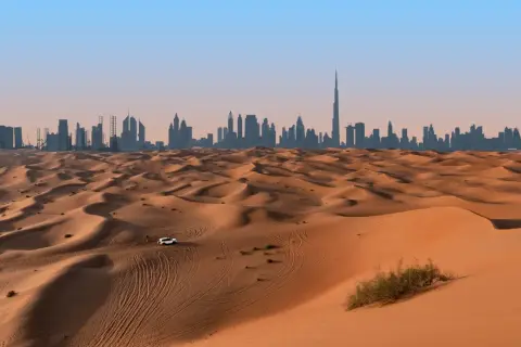 Nad jakim morzem leży Dubaj? Odkryj jego strategiczne położenie