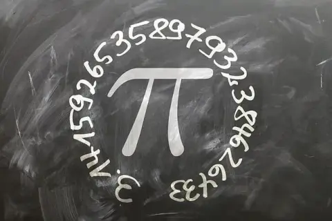 Co oznacza w matematyce? Wyjaśniamy symbole i ich znaczenie