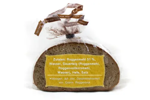 Ein Laib Roggenbrot, verpackt, mit Zutatenliste. Dieses Roggenbrot ist gesund und besteht aus Roggenmehl, Wasser, Sauerteig, Hefe und Salz.