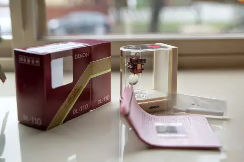 Pudełko i wkładka gramofonowa Denon DL-110.