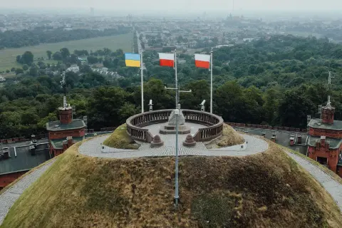 Jak wygląda flaga Ukrainy? Symbolika, historia i solidarność