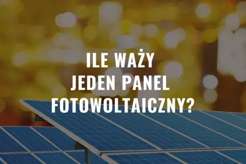 Ile waży jeden panel fotowoltaiczny? Na tle rozmytego miasta widać panele słoneczne.