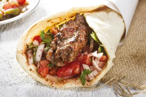 Ciasto na Kebab: Przepis na Puszystą Pitę i Elastyczny Lawasz