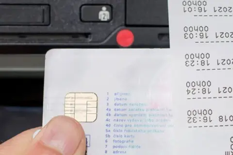 Jak wyrobić kartę kierowcy w Polsce – krok po kroku i ważne dokumenty