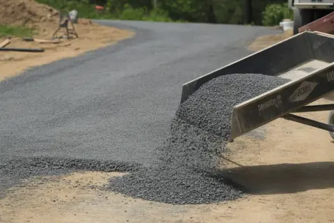 Jaki żwir na podjazd? Poradnik eksperta: Trwałość bez kolein!