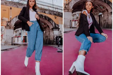 Stylowa kobieta w spodniach mom jeans i białych botkach. Inspiracja: czym nosić spodnie mom mom jeans stylizacje.