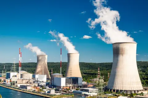 Elektrownia jądrowa: jak działa, co da Polsce i czy jest bezpieczna?