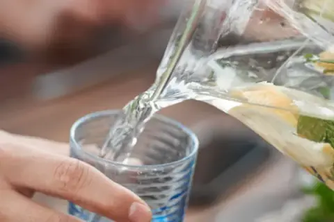 Czy woda pomaga w odchudzaniu? Odkryj jej wpływ na wagę