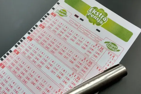 Kupon gry liczbowej "Ekstra Pensja". Zastanawiasz się, ekstra pensja ile kosztuje? Sprawdź na kuponie!