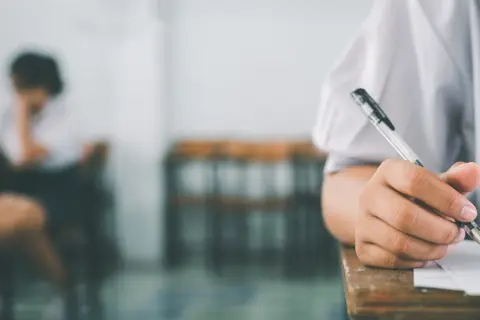 Czy można mieć chusteczki na maturze? Sprawdź, co warto wiedzieć