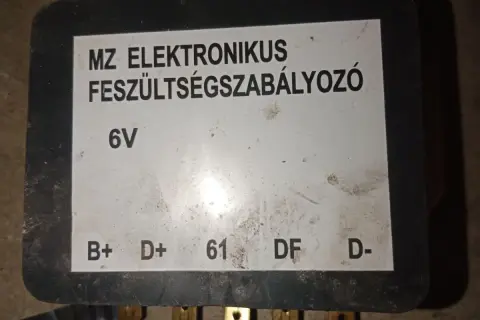 Regulator napięcia 6V MZ Elektronikus. Pomocny przy sprawdzaniu ładowania w motocyklu.